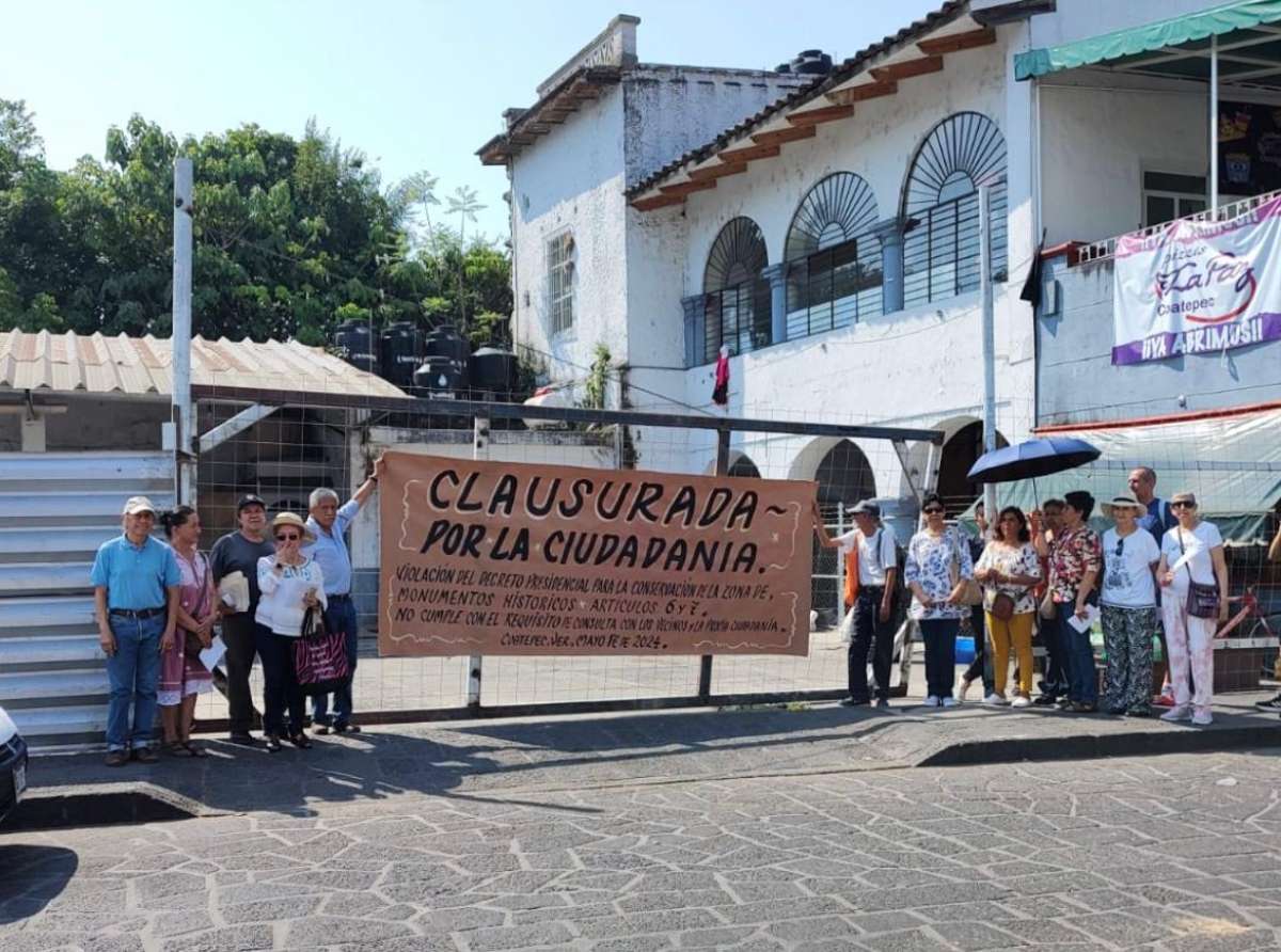 Ciudadanos de Coatepec “clausuran” obra en el Centro Histórico de ese Pueblo Mágico  