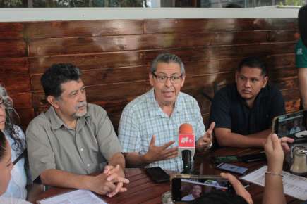 Jornadas de oración realizan evangélicos en la Plaza Sebastián Lerdo de Xalapa  