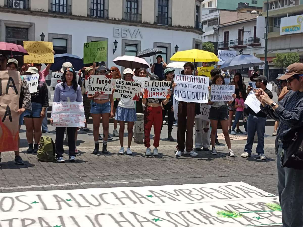 Urgen estudiantes al gobierno estatal mayor atención a los incendios forestales, basta de excusas, señalan  