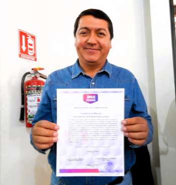 Recibe El Profe Ramón constancia como Diputado Local Electo del distrito 12 de Coatepec