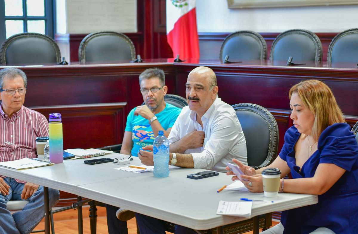 Atiende Ricardo Ahued a vecinos