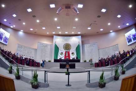 Improcedente, constitución de dos grupos legislativos mixtos