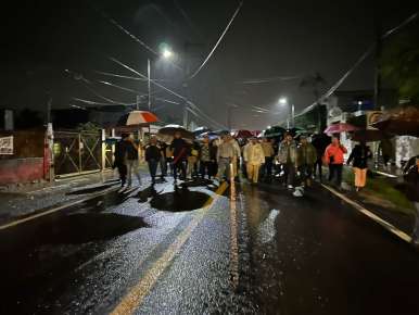 Habitantes de Fortín bloquean la carretera Xalapa-Córdoba por cierre de válvulas del agua potable por vecinos de Tetla  