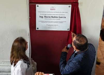 DEVELA ROCÍO NAHLE PLACA EN LA SEÑORIAL MISANTLA