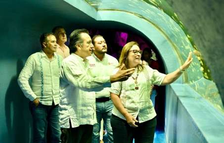 ACOMPAÑA ROCÍO NAHLE AL GOBERNADOR CUITLÁHUAC GARCÍA A RECORRIDO EN EL AQUARIUM DE VERACRUZ
