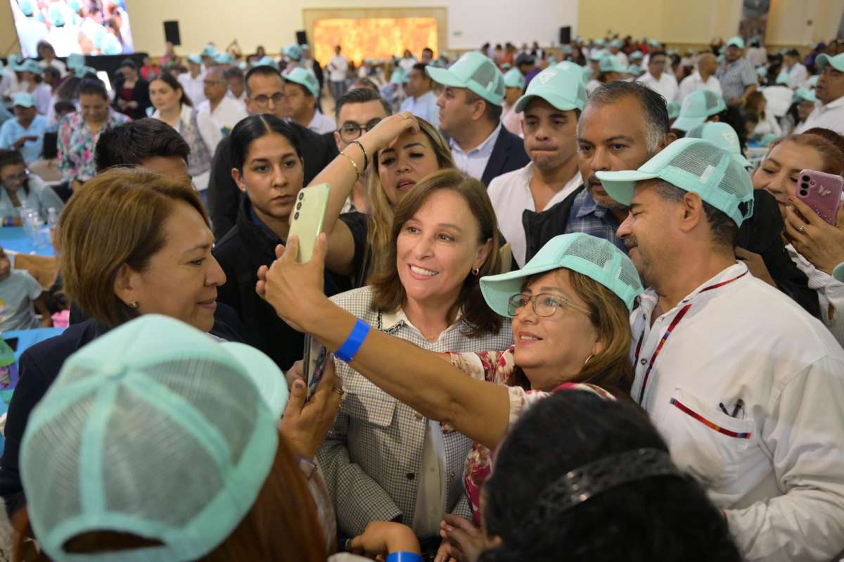 RECONOCE ROCÍO NAHLE A LOS MAESTROS Y MAESTRAS VERACRUZANOS