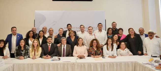 SE REÚNE ROCÍO NAHLE CON DIPUTADOS FEDERALES ELECTOS