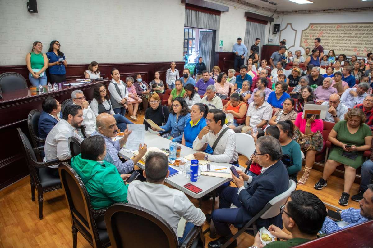 Lunes de Audiencias Ciudadanas de Ricardo Ahued en Palacio Municipal de Xalapa