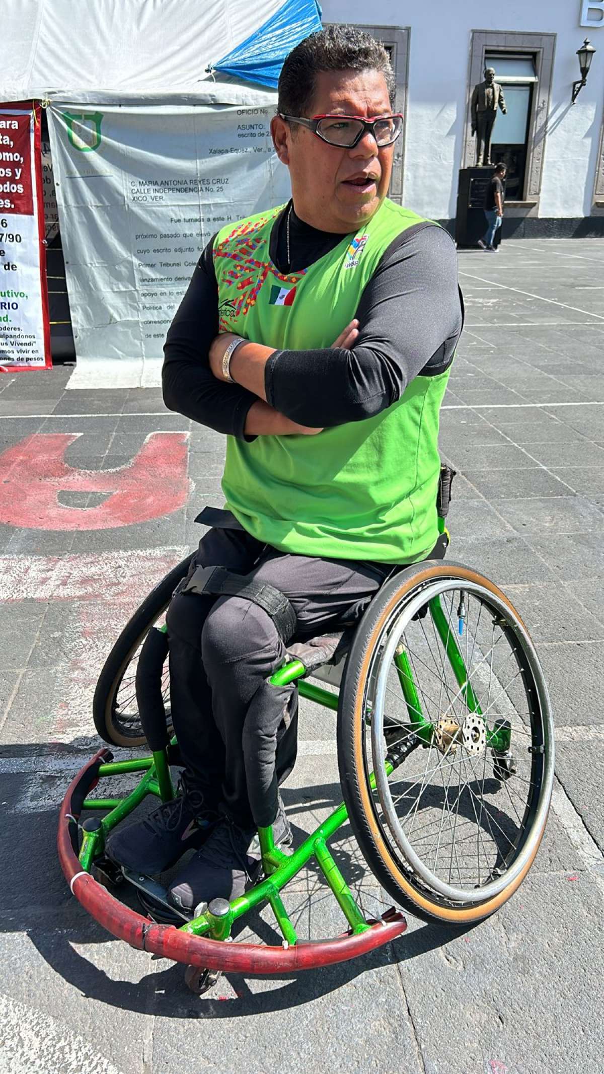 Persona con discapacidad motriz denuncia despido injustificado del Registro Civil de Xalapa  