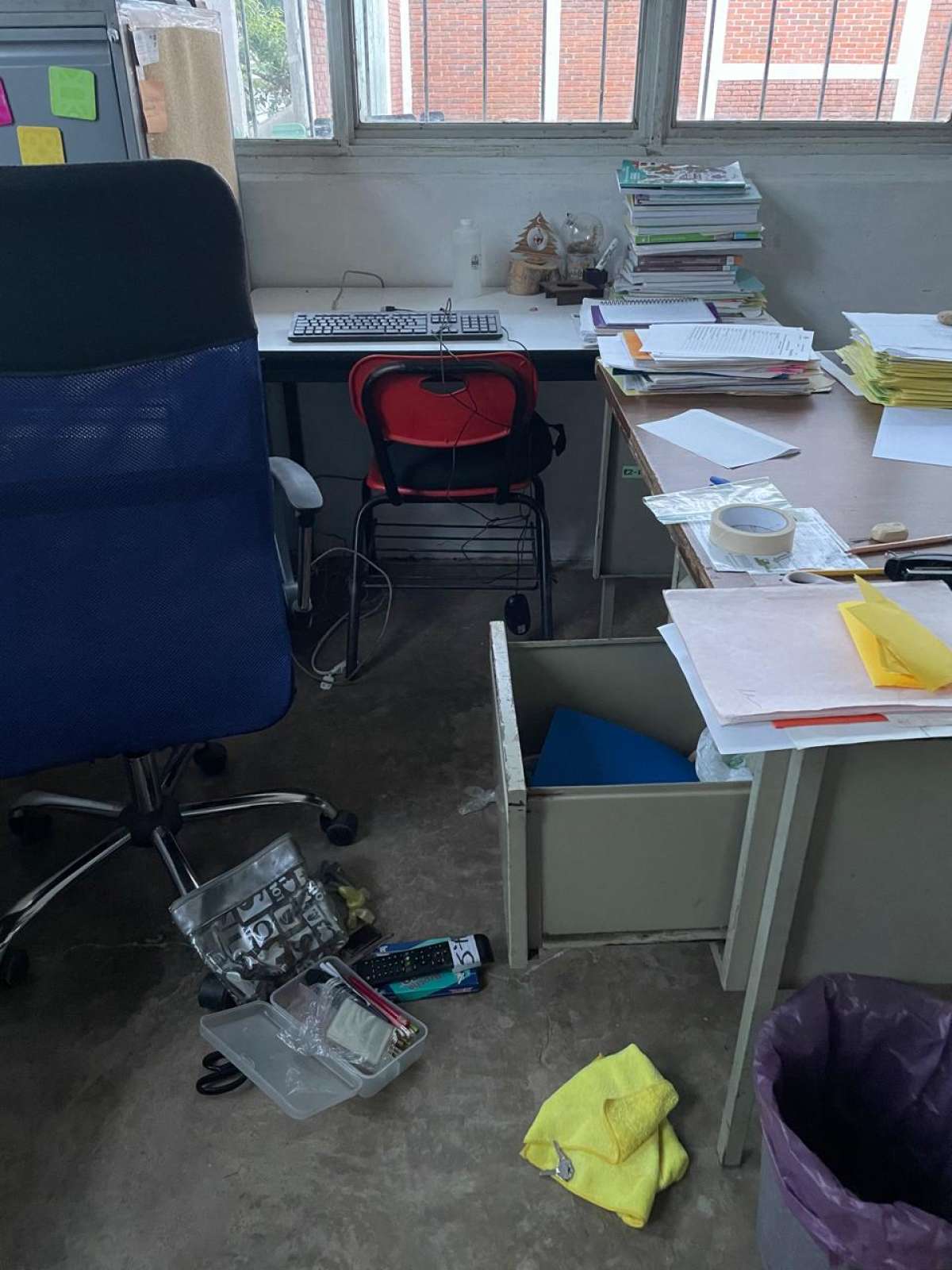 Ladrones desvalijan escuela de Xalapa; se llevaron equipo de cómputo  