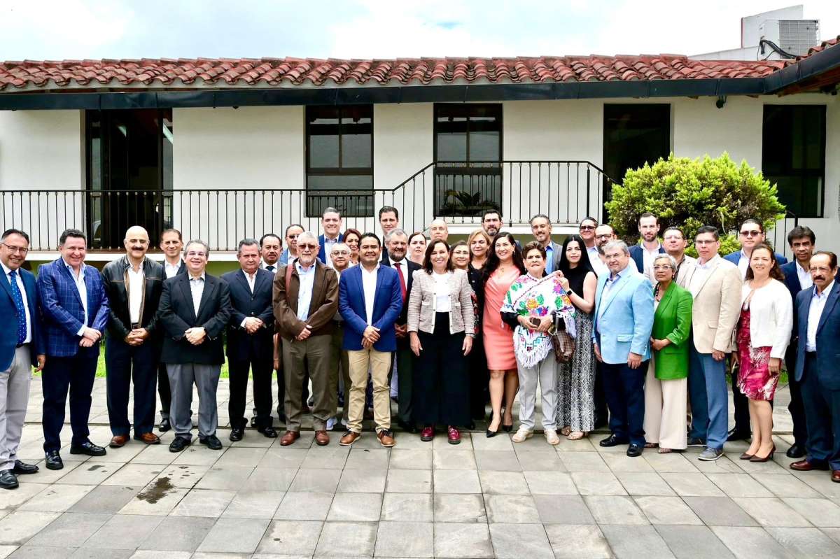 COLEGIO DE NOTARIOS DE VERACRUZ RECIBE A GOBERNADORA ELECTA