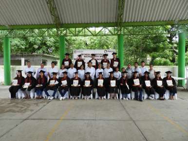 Egresan Jóvenes de la Generación 2022-2024 del Bachillerato UPAV 056G en Pánuco