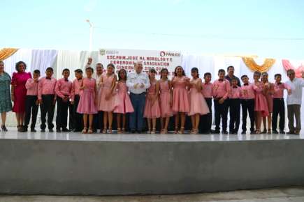 Egresan Alumnos de la Escuela Primaria Ford 110 Turno Vespertino, José María Morelos y Pavón  