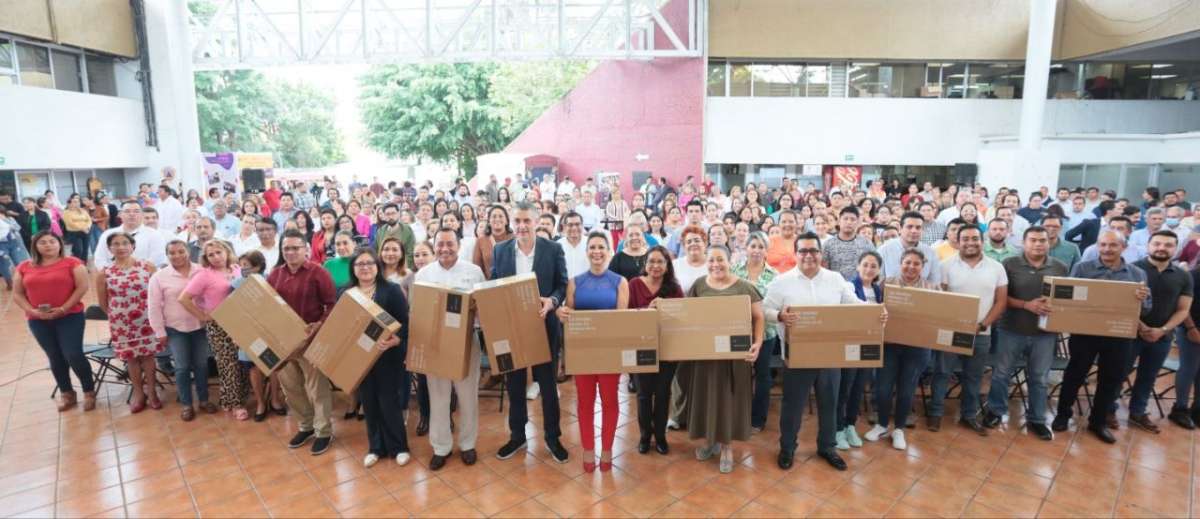 Entrega SEV equipos de cómputo a diferentes áreas de oficinas centrales