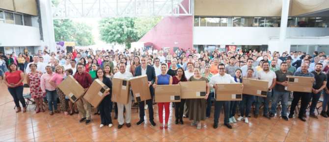 Entrega SEV equipos de cómputo a diferentes áreas de oficinas centrales