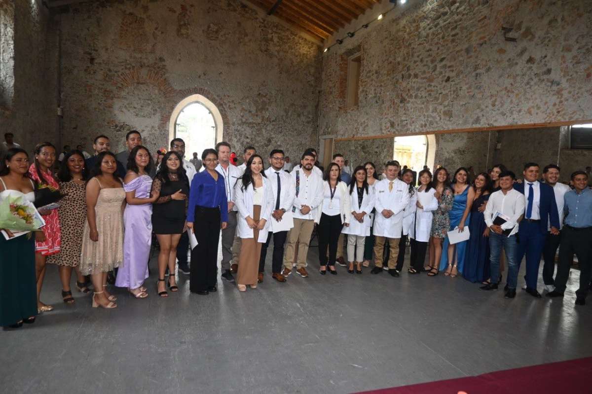 Diputado federal electo, Zenyazen Escobar, reconoce labor de profesionales de la salud