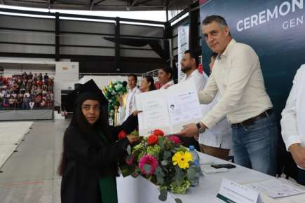 Secretario de Educación acude a ceremonia de graduación del CONALEP 338 de Córdoba