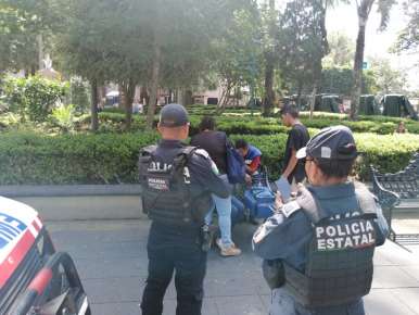 Menor con epilepsia se desmaya en el Parque Juárez, fue obligada a participar en mitin por Juan Piedra  