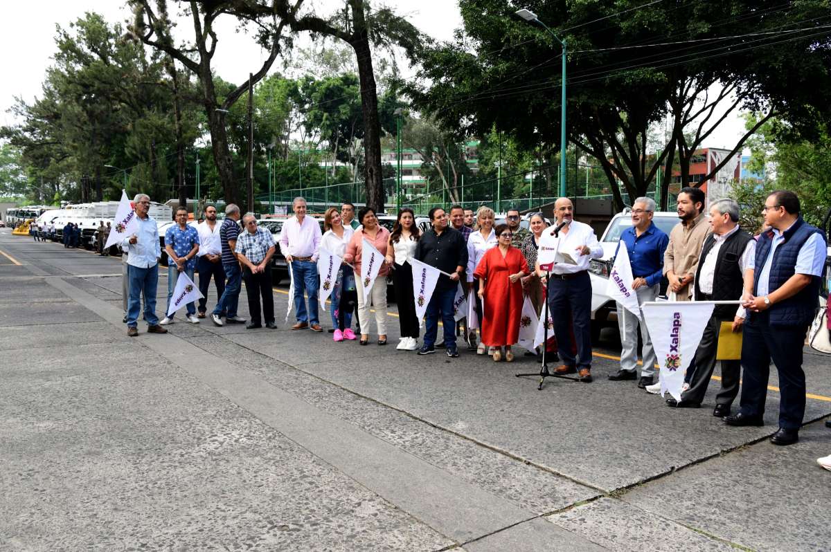 Entrega Ricardo Ahued vehículos para brindar mejores servicios