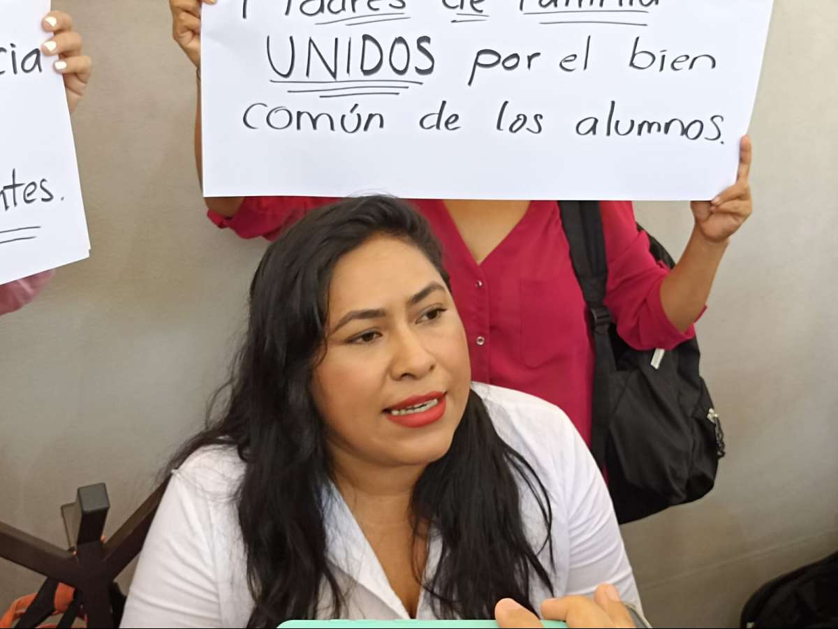 No hay tráfico de drogas en Telesecundaria de Xalapa, problema se originó porque los denunciantes exigen el retorno de exdirectora  