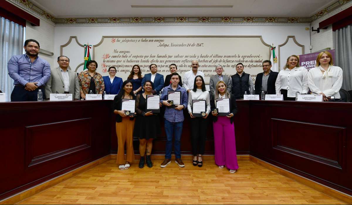 Entrega Ricardo Ahued Premio Municipal de la Juventud 2024