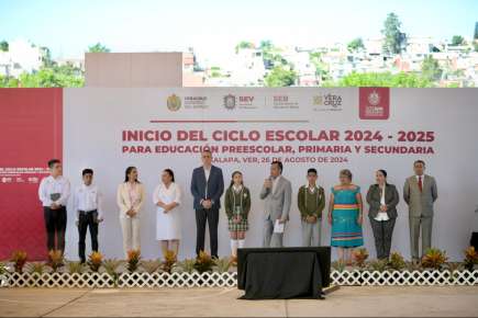 Cuitláhuac García da bienvenida a 1.3 millones de estudiantes a educación básica