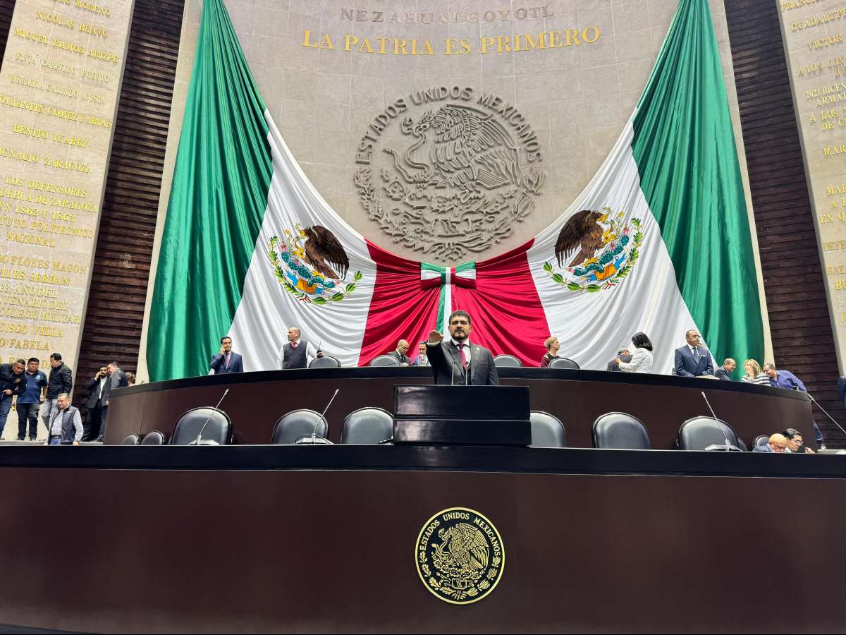 Zenyazen Escobar rinde protesta como diputado federal y reafirma su compromiso con la transformación de México y Veracruz