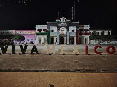 Colocan Adornos Patrios en Pánuco  
