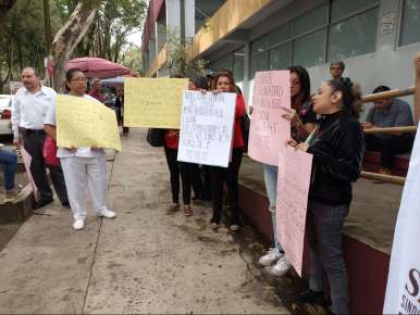 Se manifiestan trabajadores del ISSSTE Veracruz, demandan destitución de su titular y otros funcionarios  