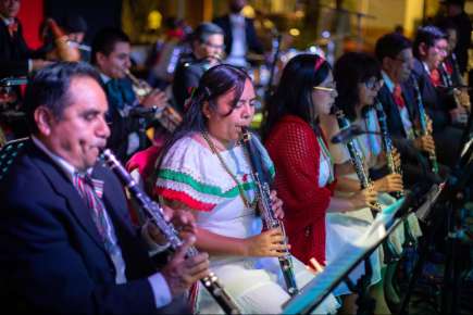 Celebran “Noche Mexicana” en el Barrio Mágico de Xallitic