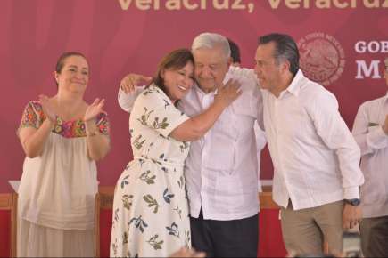 ACOMPAÑADO DE ROCÍO NAHLE Y CUITLÁHUAC GARCÍA, EL PRESIDENTE ANDRÉS MANUEL LÓPEZ OBRADOR INAUGURÓ EL CENTRO CULTURAL LEYES DE REFORMA EN VERACRUZ PUERTO