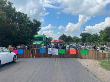 Después del Bloqueó Carretero, les Prometen un Programa de Bacheo