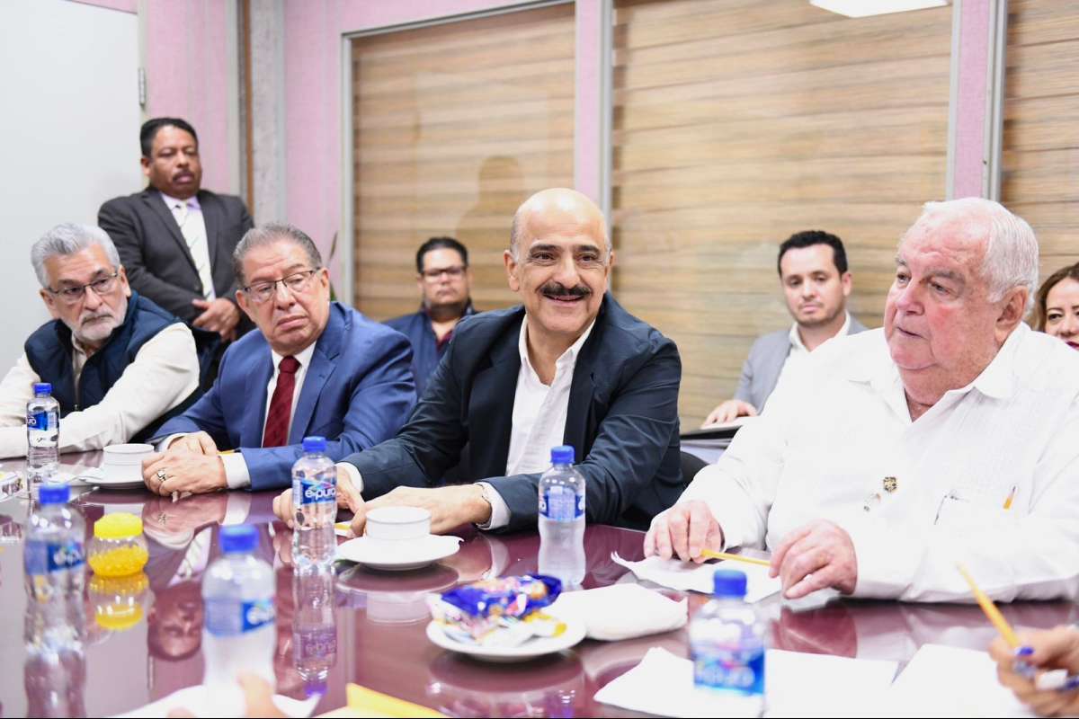 Entrega Ricardo Ahued proyectos de la Ley de Ingresos y Presupuesto de Egresos 2025