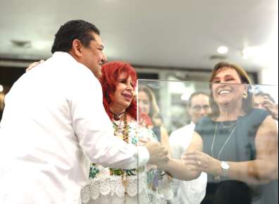 ROCÍO NAHLE ACOMPAÑA A SU HOMÓLOGO DE TABASCO JAVIER MAY EN SU TOMA DE PROTESTA