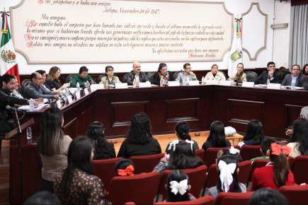 Refrenda Ricardo Ahued compromiso con la niñez y adolescencia de Xalapa