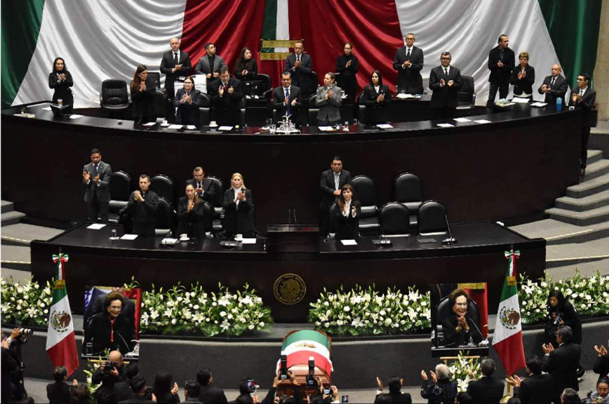 Legisladoras y legisladores del Congreso de la Unión rinden homenaje luctuoso de cuerpo presente a la diputada Ifigenia Martha Martínez y Hernández