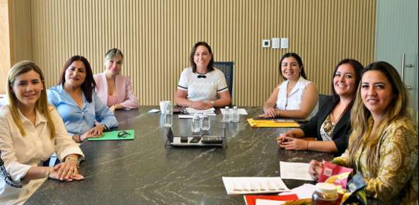 PRESENTA ROCÍO NAHLE AL EQUIPO DE DIF ESTATAL Y SEDECOP