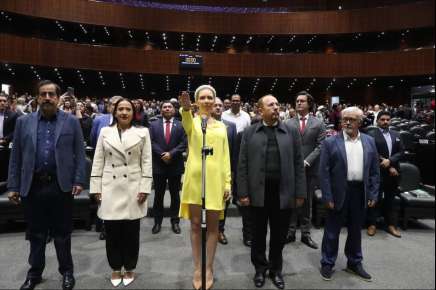 Claudia Selene Ávila Flores rinde protesta como diputada federal