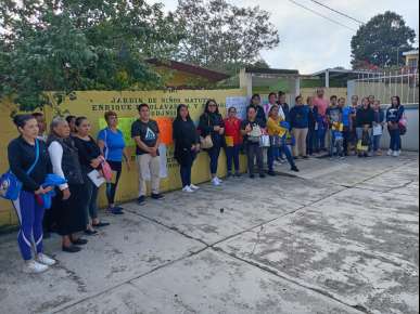 Padres de familia toman Jardín de Niños Enrique de Olavarría de Xalapa, exigen a la SEV asigne maestro de Educación Física  