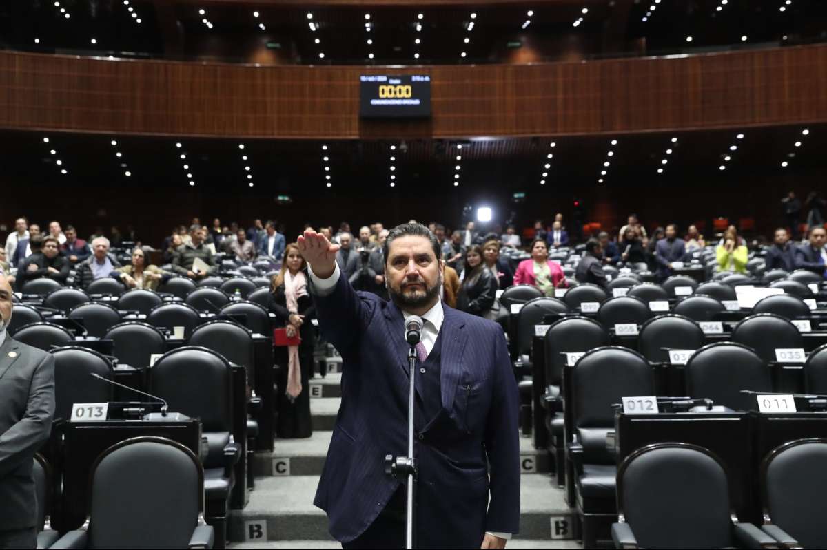 Andrés Lozano Lozano rinde protesta ante el Pleno como contralor interno de la Cámara de Diputados   