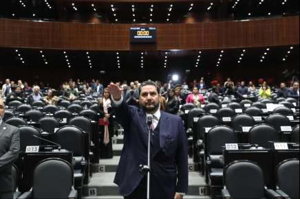 Andrés Lozano Lozano rinde protesta ante el Pleno como contralor interno de la Cámara de Diputados   