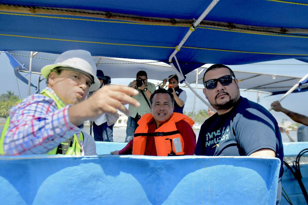 Mediante dragado, rescata Gobierno pesca y turismo en río Jamapa