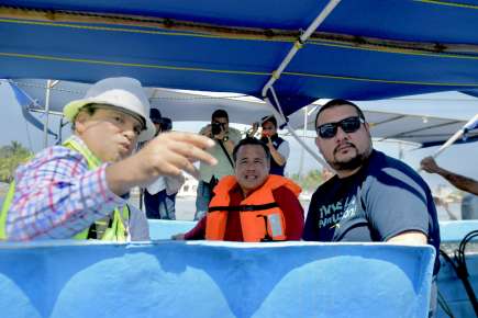 Mediante dragado, rescata Gobierno pesca y turismo en río Jamapa