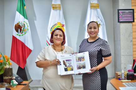 Entregan diputada y diputado sus informes de labores      