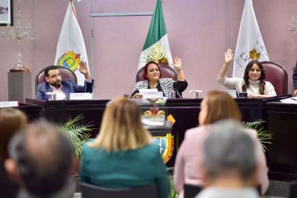 Autoriza Congreso a cuatro servidores públicos separarse del cargo   