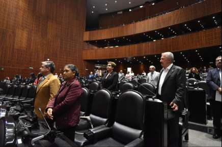 Diputadas y diputados guardan minuto de silencio por fallecimiento de maestras en Campeche   