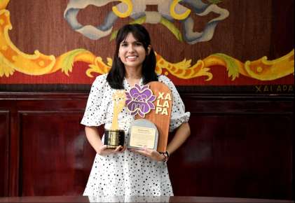 Reconoce Cabildo a la mejor estudiante del mundo