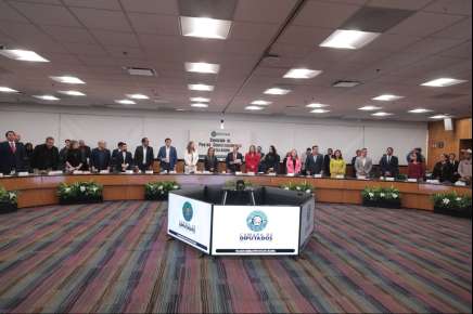 Fue instalada en la Cámara de Diputados la Comisión de Puntos Constitucionales, que presidirá el diputado Leonel Godoy Rangel