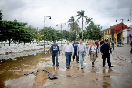 Arriba Cuitláhuac García Jiménez a Tlacotalpan para evaluar acciones por inundaciones*