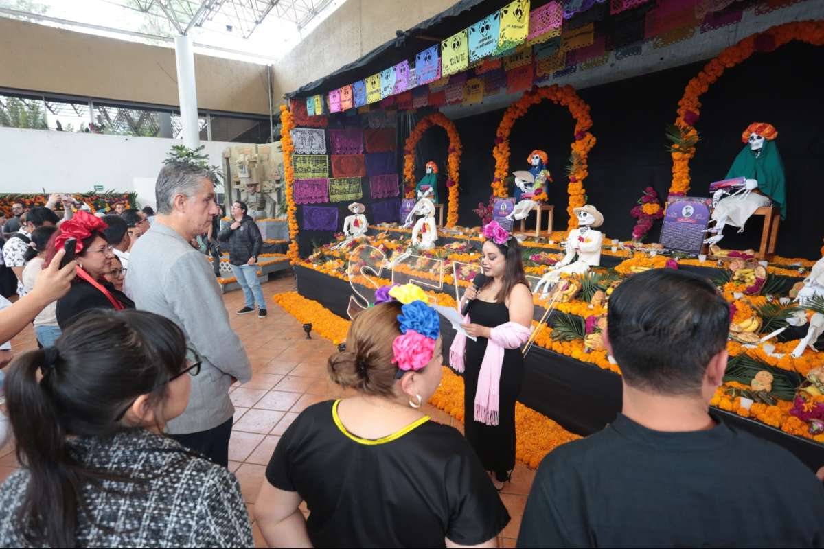 Monta SEV altares dedicados a mujeres destacadas